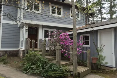Image de Large 5 bed/5. 5 bath house surrounded by water on beautiful Lake Minocqua!