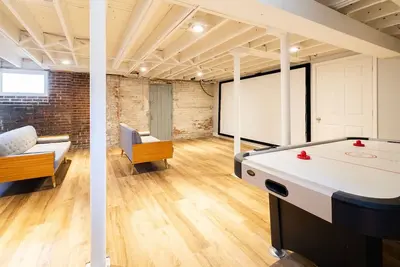 Image de Movie Theater Gem Near Cleveland Clinic & Cwru!