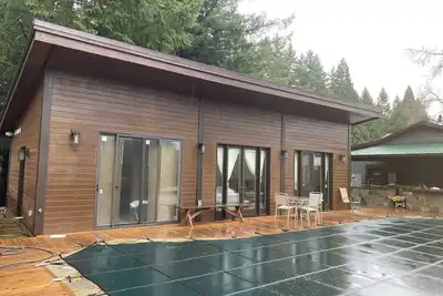 Image de Wonderful Large Studio Pool House on River Close to all Inside Molalla Park