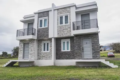 Image de Modern, centralTownhouse with free parking. Not child or pet friendly