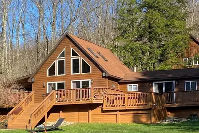 Image de Cozy Cabin by the Slopes - Minutes to the Wisp & Lake! Fire Pit - Hot Tub - Pool