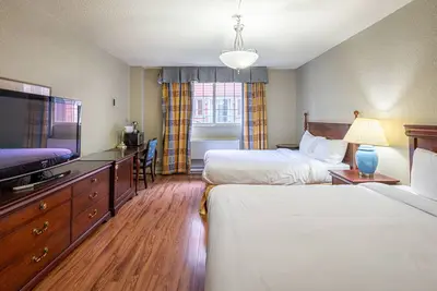 Image de Chambre d'hotel le Cadillac 2 lits queen