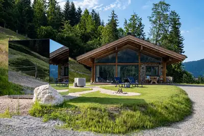 Image de Chalet de luxe avec étang de baignade et sauna