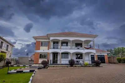 Image de 10 minutes walk to Lake Victoria. Enjoy activities like fishing and boat rides.