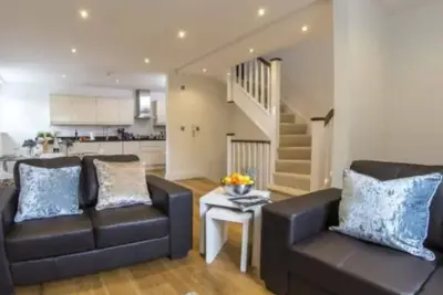 Image de Finchley Central - Luxury 2-3 bed triplex apartment\n