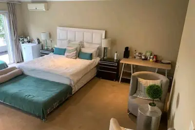 Image de 5 minutes away from Oceans Mall and gateway shopping center.