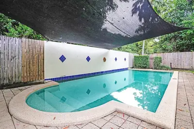 Image de The Cosmopolitan - City Fringe- Spacious Family Townhouse | Pool | Near Cbd, Esplanade & Airport