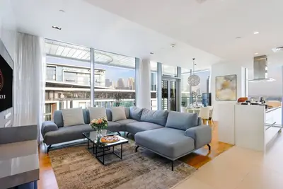 Image de Livbnb-Upgraded 2br + Maid's Room with Sea View