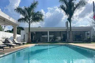 Image de Beautiful House in quiet neighborhood 15 min from airport