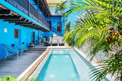 Luna Pool House & Jacuzzi Grotto