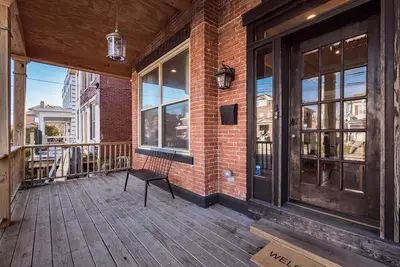 Image de New 🏙 Luxurious Historical Charm - Garage