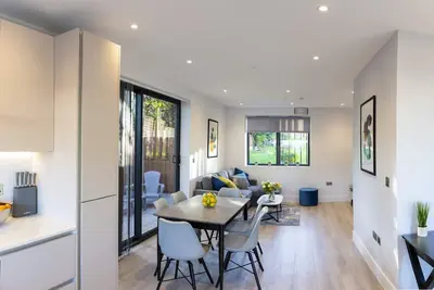 Image de Luxury new build contemporary furnished house