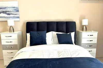 Image de 1 Bed Apartment with Sea View & Private Balcony