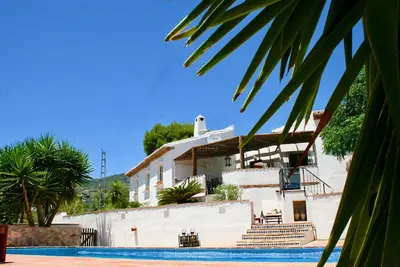 Image de Sfeervol Vakantiehuis met Zwembad
