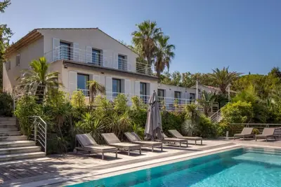 Image de Villa 16+ personnes centre ville Saint Tropez
