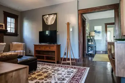 Image de Entire Townhouse - 2 Separate Units\n\n