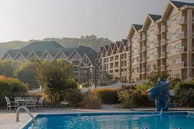 Image de Fantastic 3-bedroom villa situated around beautiful Table Rock Lake.