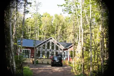 Image de 3 bdrm executive cottage with private beach access