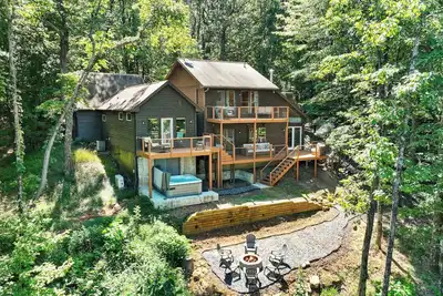 Image de Mountain-Top Adventure meets Picturesque Retreat