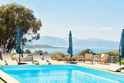 Image de Grande maison 8 chambres, plage à pied, vue mer, piscine