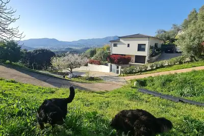 Image de A 10 mn des plages, appartement tout confort dans villa très calme