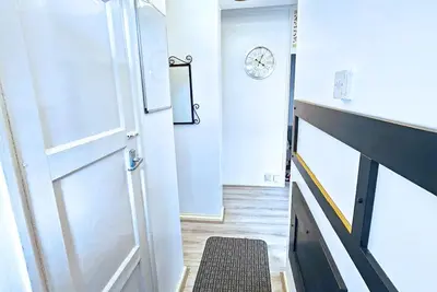 Image de Enjoy a stylish experience at this centrally-located modern apartment.