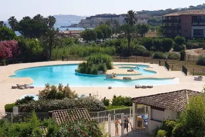 Image de Appartement refait à neuf en bord de plage/piscine