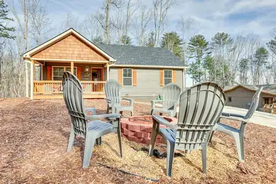 Image de Pet-Friendly Ellijay Cabin: Resort Perks + Hot Tub