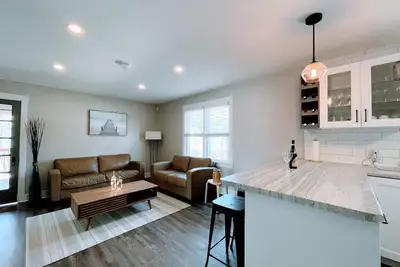 Image de Clean Cottage minutes from the beach and other local beach town amenities.