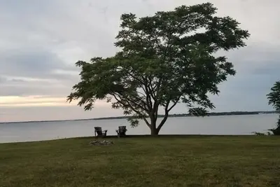 Image de Cozy Waterfront Prudence Island Cottage