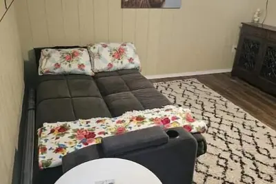 Image de Cottage slps 4 with 2 beds, ice mach, washer/Dryer, kitchenette, hot tub, pets.