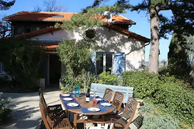Image de Maison familiale de charme, en Provence, avec Piscine