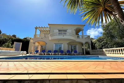 Image de Luxury 4 bedroom villa with private pool, golf and beach within 5 mins