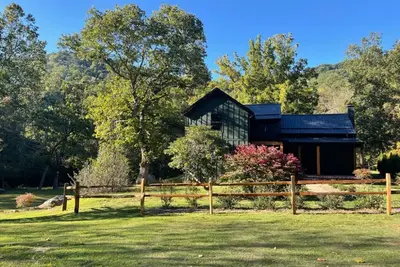 Image de Romantic getaway❤️Riverfront cottage on the Piney River. A slice of heaven!