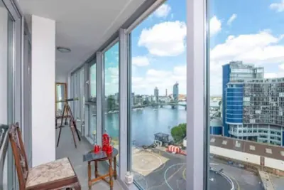 Image de Luxury Battersea flat with river and city views