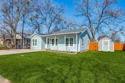 Image de The Small Town Elegance.