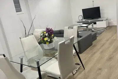 Image de Beautiful cozy luxurious brand new basement suit away from home