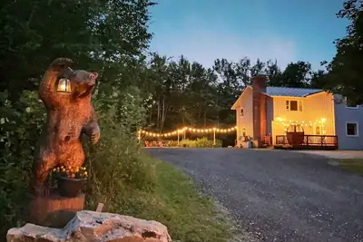 Image de DoubleDen Upper-  Ac, Fire Pit, Hot tub