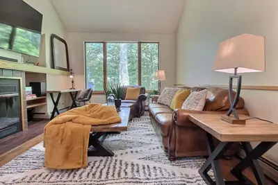 Image de SugarBear- Pool, Ac, Sauna, Gym, Tennis!