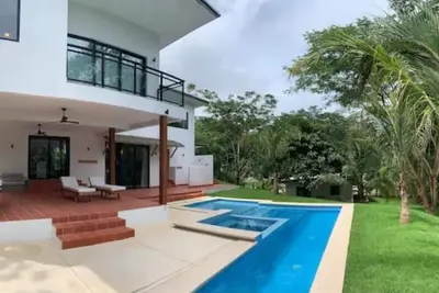 Image de Modern Beach Home with pool and hot tub
