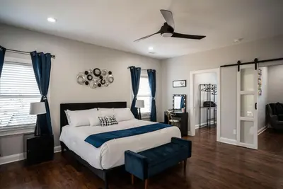 Image de Luxurious Fully-Furnished 4-Bedroom House\n