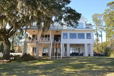 Image de The Lighthouse at Sunbury w/ Deep Water Private Dock for your Boat