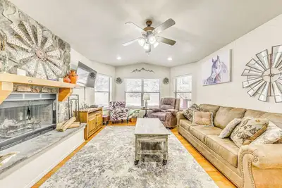 Image de Ruidoso Cabin Rental w/ Hot Tub: Near Midtown!