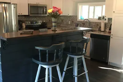 Image de Lac Ste. Anne - Cozy All season cabin 100 meters from the lake!