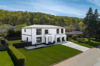 Image de Modern, Bright, Spacious 2 Bedroom Guest Suite - Entire Separate Basement