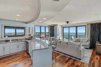 Image de The Luxe Lookout | 4br | Sleeps 10 | Wrap Around Balcony | Pool