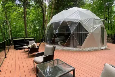 Image de Luxury Stargazing Glamping Dome | Forest Views | Lake Access | Hot Tub