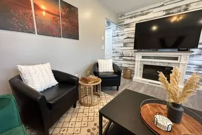 Image de Cozy Newly Renovated  home - 2min walk to Tuckasegee River