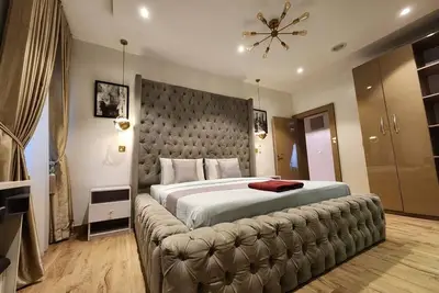 Image de Vee’s Residence Oniru 3bed with pool and gym