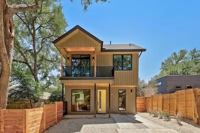 Image de New Home on the East Side: Close to Downtown!